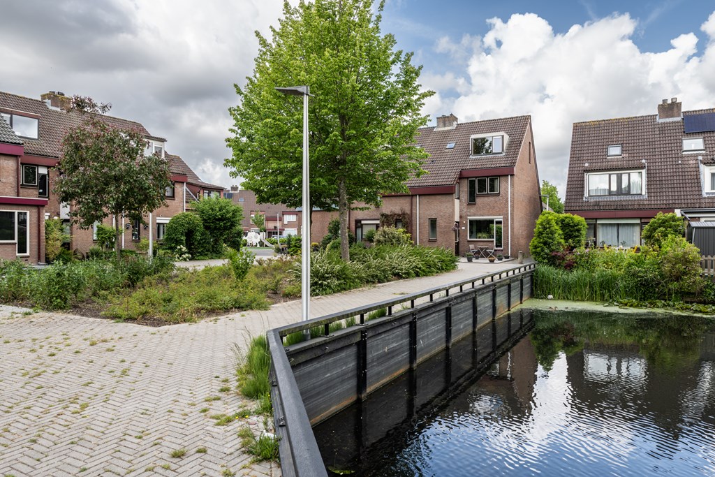 Elegastburg 24, Capelle aan den IJssel
