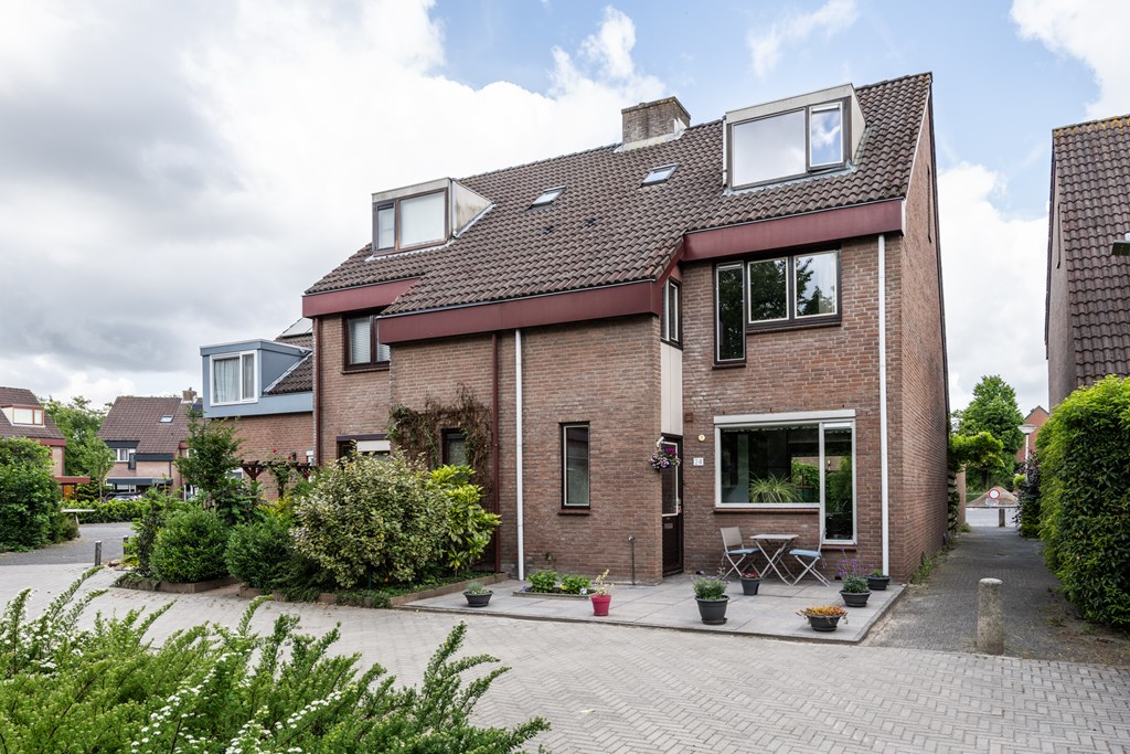 Elegastburg 24, Capelle aan den IJssel