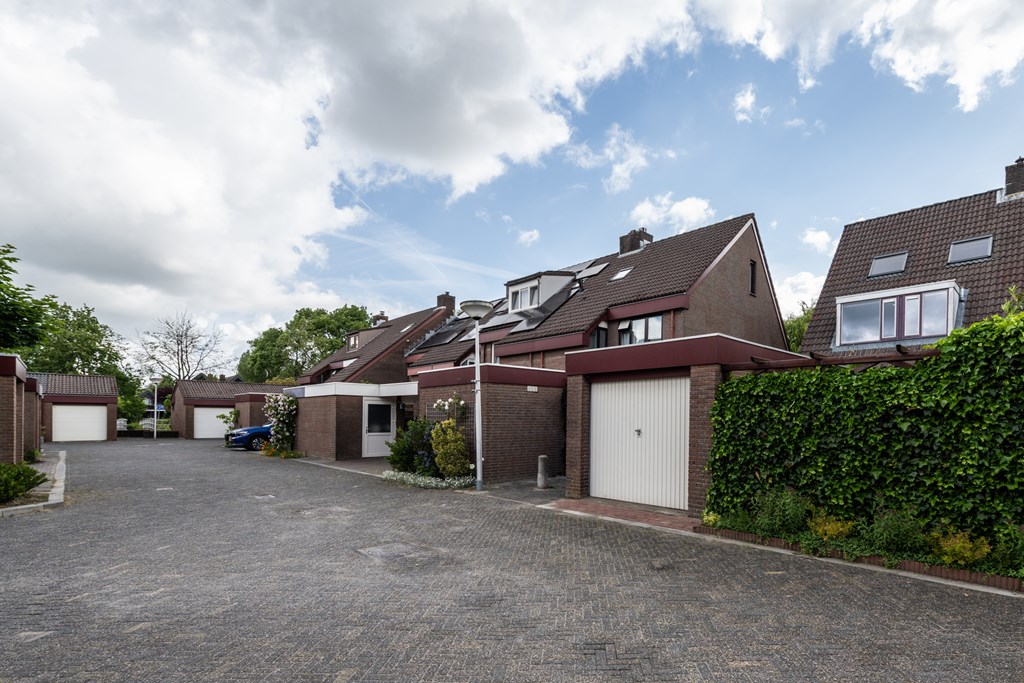 Elegastburg 24, Capelle aan den IJssel