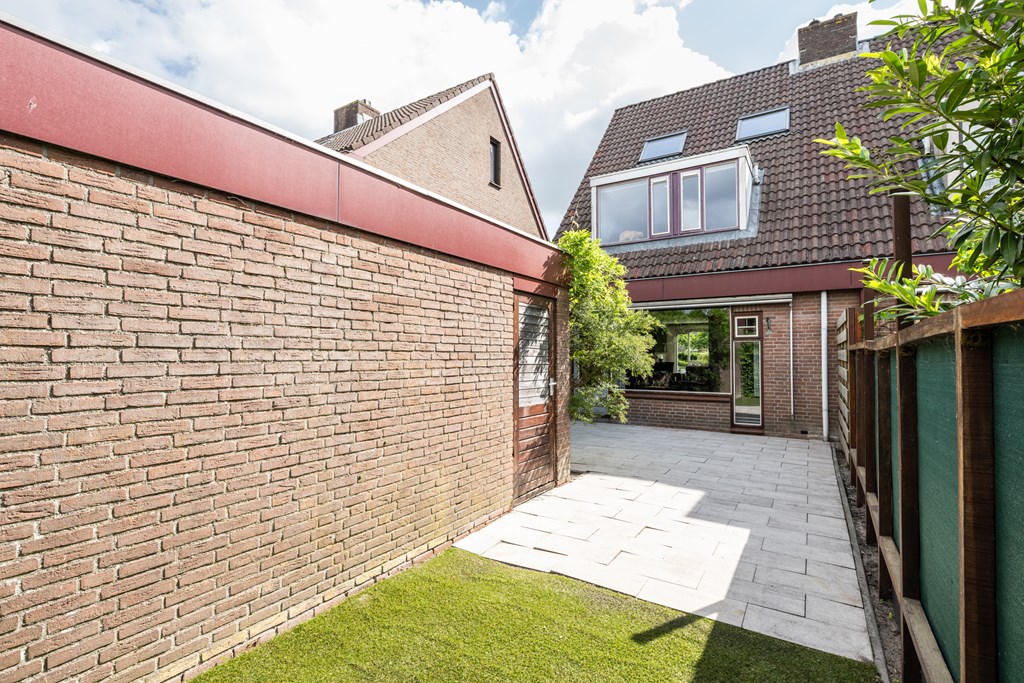 Elegastburg 24, Capelle aan den IJssel