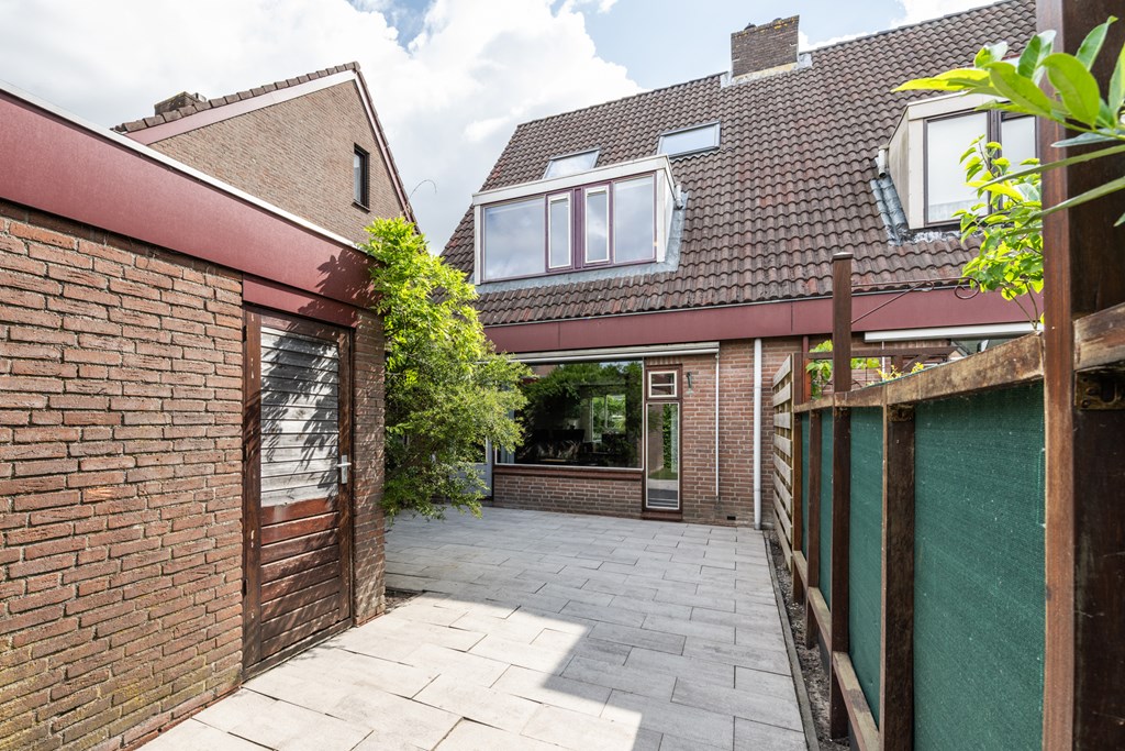 Elegastburg 24, Capelle aan den IJssel